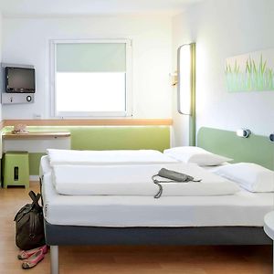 Zimmer mit zwei Einzelbetten