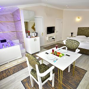 Loca Suit Life Airport Hotel